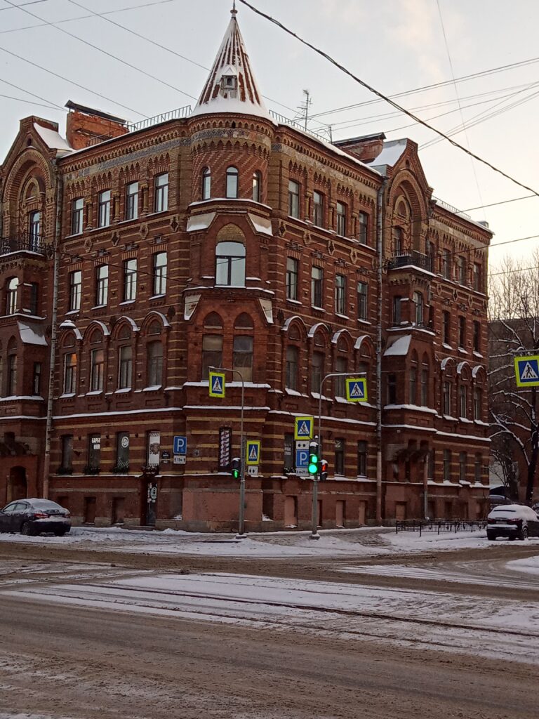 Здание в Питере